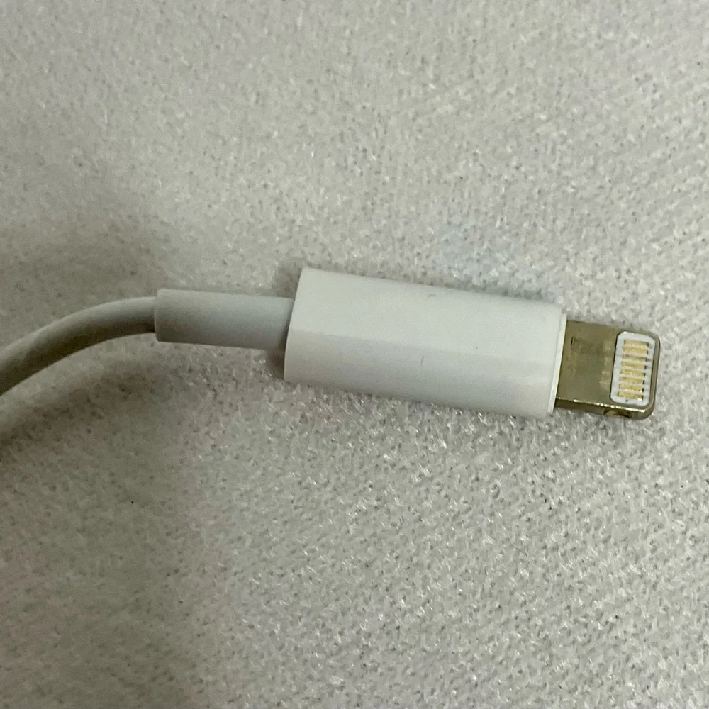 Genuine Apple Lightning to 3.5mm Jack Adapter (A1749C) - White